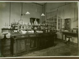Pracownia toksykologiczna Zakładu Medycyny Sądowej CMUJ w Krakowie, 1926 r.